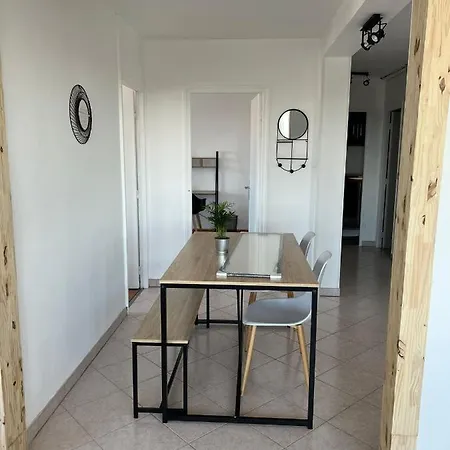 Superbe Appartement T4 Fraichement Renove - Calme Apartmán *